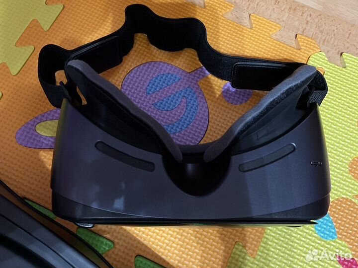 Очки виртуальной реальности с пультом