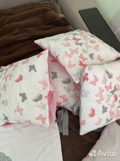 Комплект в кроватку для девочки б/у