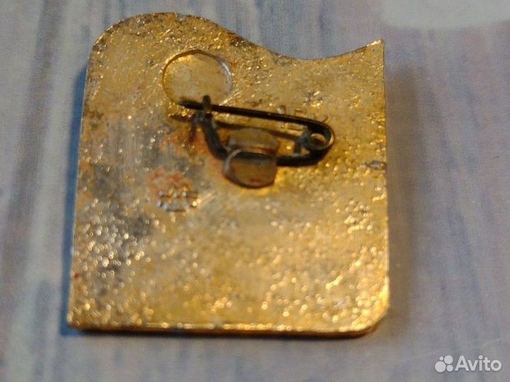 Значок СССР. 26 съезд кпсс. Ленин