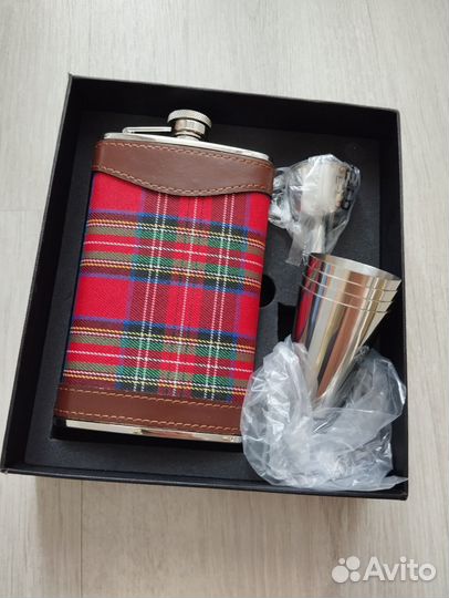 Подарочный набор, фляжка и 4 рюмки