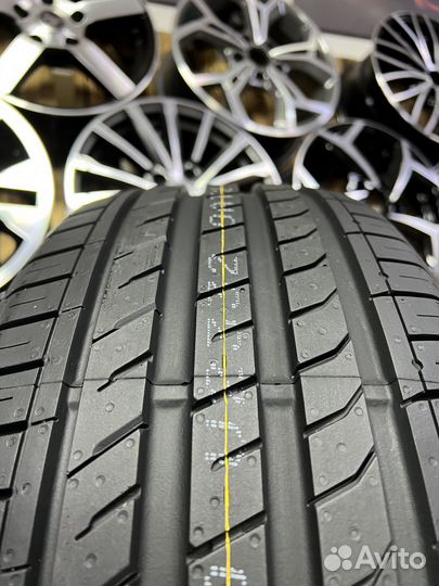 Roadstone N'Fera SU1 225/45 R18 95Y