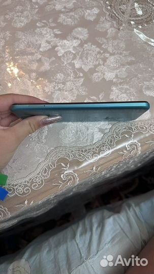 Телефон tecno spark 8C