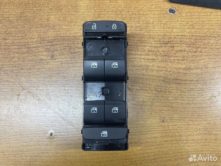 Блок управления стеклоподъемниками Hyundai Tucson