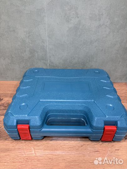 Дрель шуруповерт 18v новая с комплектом