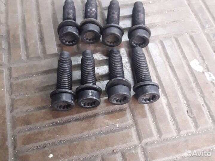 Болт крепления сидений Porsche Skoda Audi