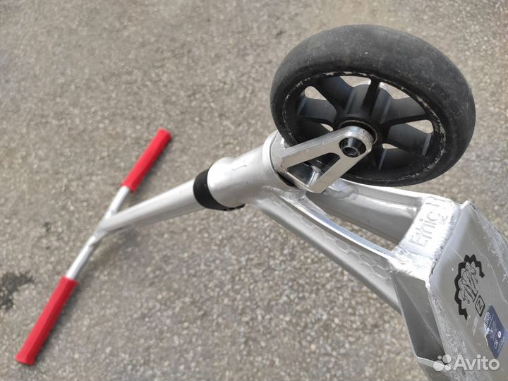 Трюковой самокат Ethic Erawan наколенники и шлем