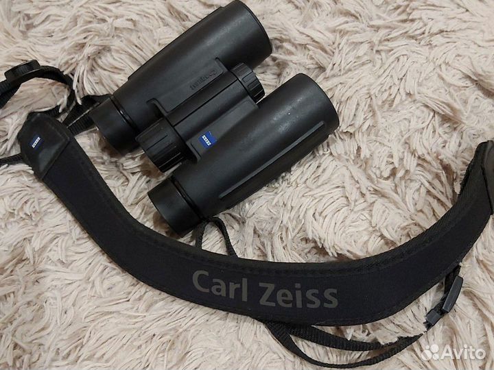 Бинокль Carl Zeiss Conquest 10x30 BT*