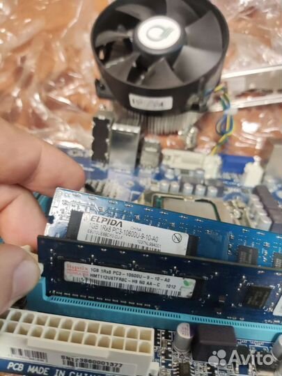 Продаю материнскую плату Gigabyte GA-H61M-DS2V