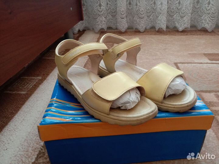 Босоножки капика 35