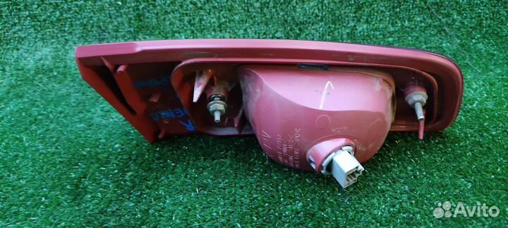 Задний правый фонарь Mazda Demio DY