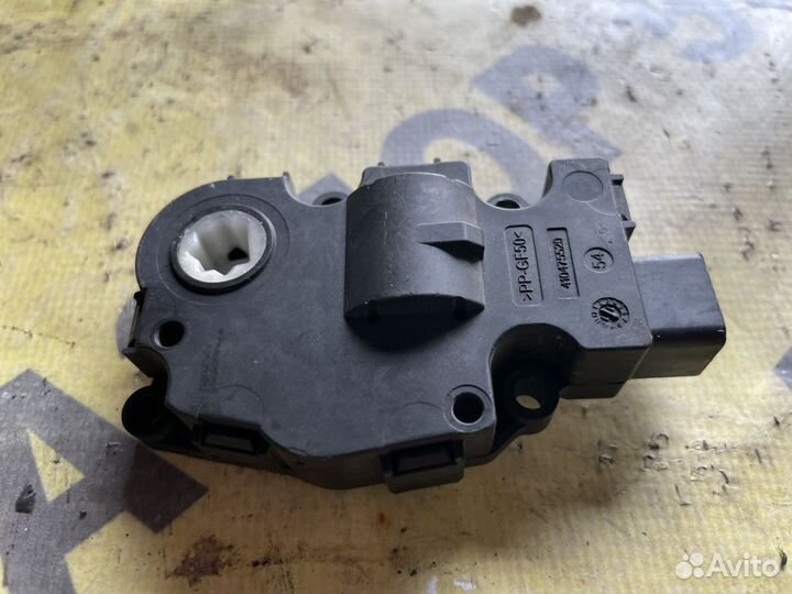 Моторчик заслонки отопителя BMW X1 E84