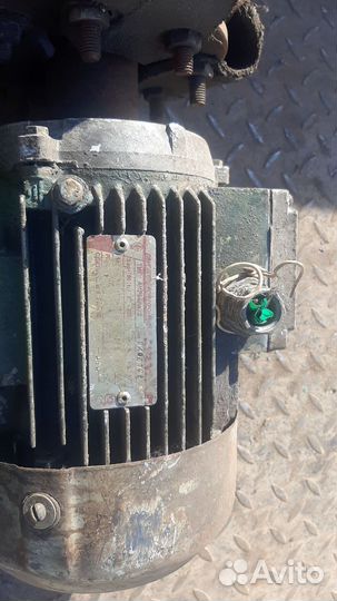 Двигатель с редуктором