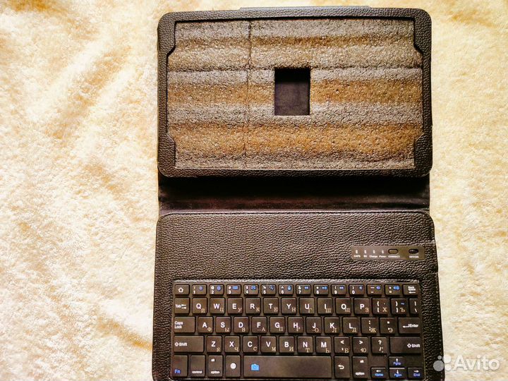 Клавиатура Bluetooth русскоязычная с чехлом