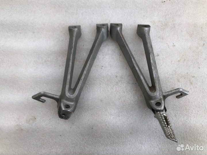 Suzuki GSX-R 750 K7 пассажирские ножки