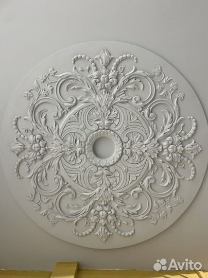 Розетка потолочная из гипса