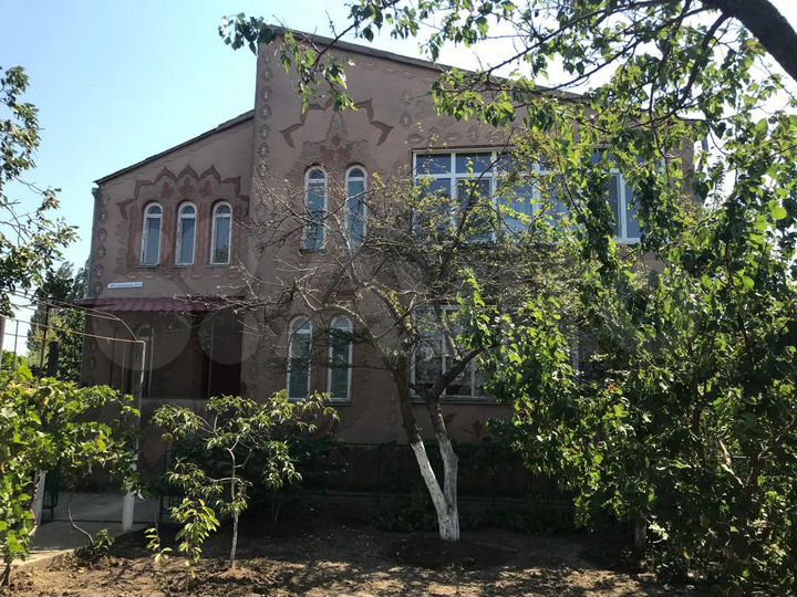 Дом 210 м² на участке 7,6 сот.