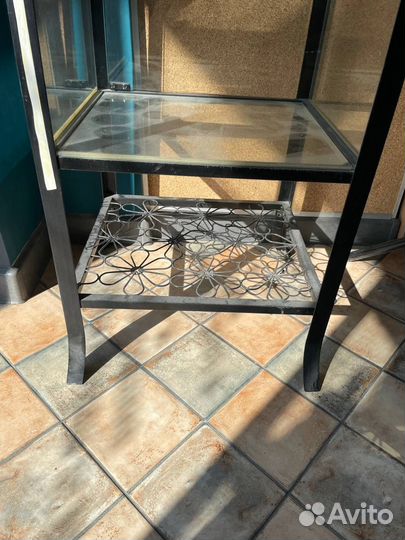 Стеклянная витрина/стеллаж