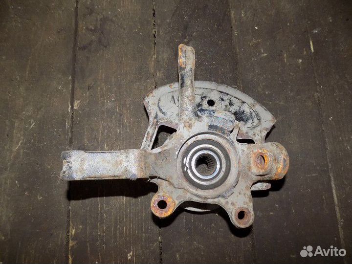 Кулак поворотный передний правый Almera Classic (B