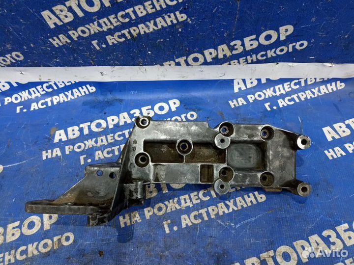 Кронштейн генератора Volvo S80 седан B6294T 2002