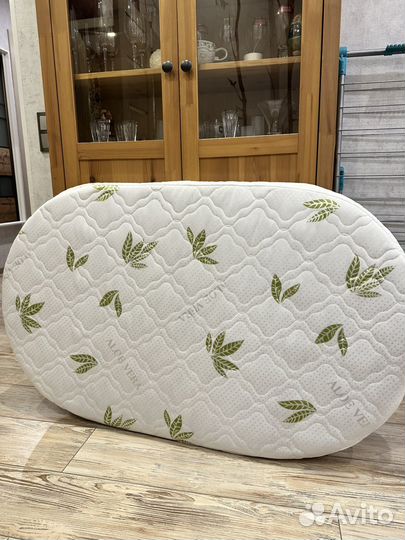 Матрас для овальной кроватки