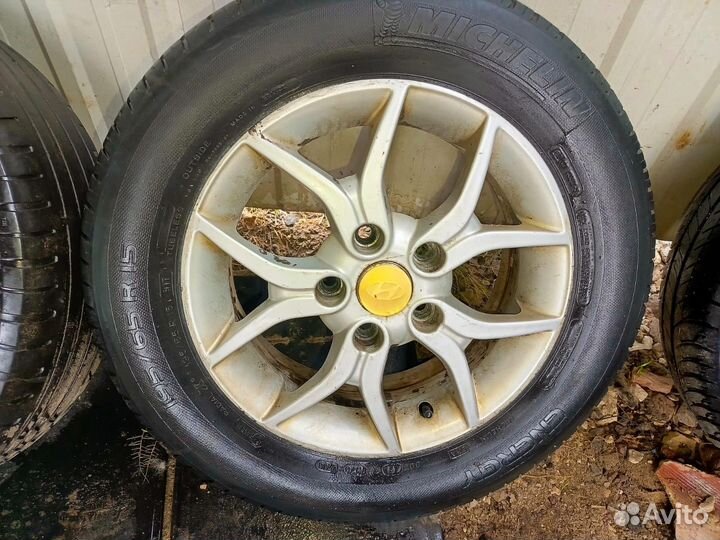 Продам летнюю резину с дисками
