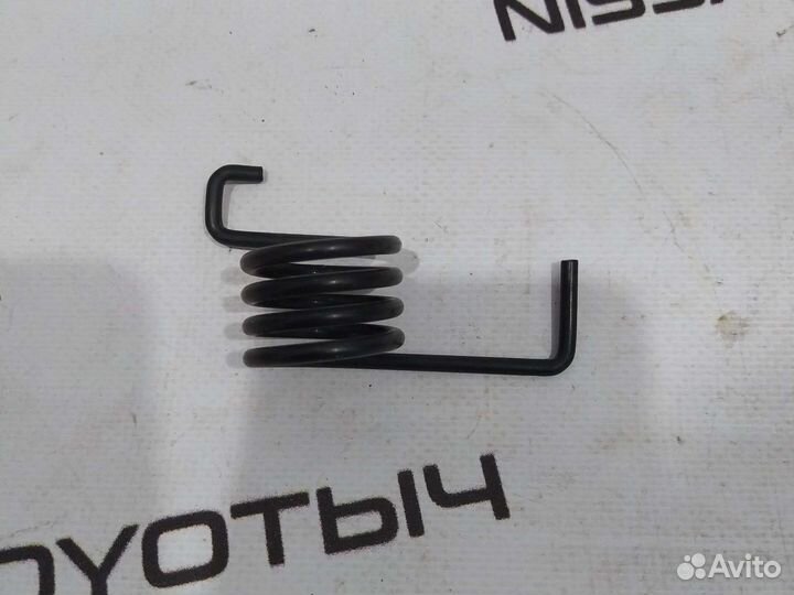 Пружина педали сцепления на Nissan Almera B10