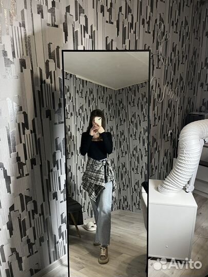 Рубашка, сумка, джинсы