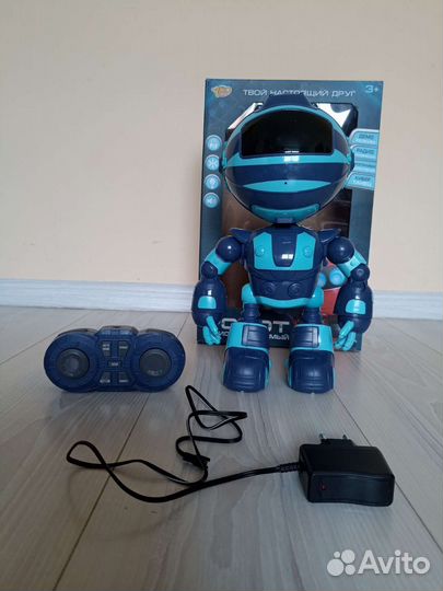 Робот на пульте управления игрушка новый