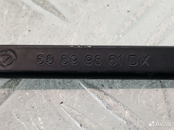 Щеткодержатель (поводок стеклоочистителя, дворник)