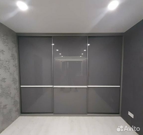 Книжный шкаф