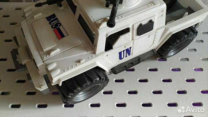 Модель военного джипа