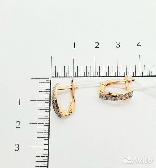 Золотые серьги с камнем