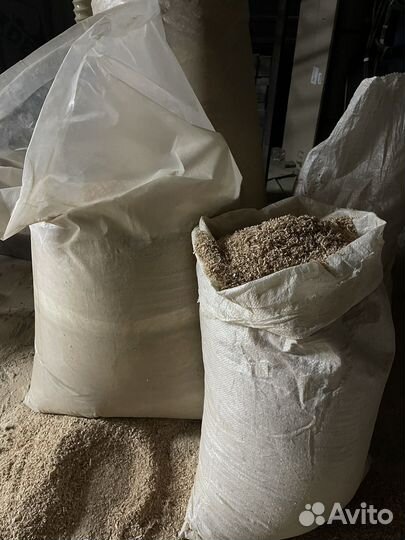 Опилки в мешках