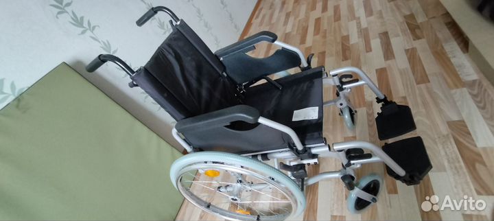Инвалидная коляска новая