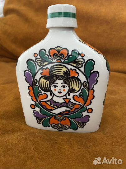 Коллекционная бутылочка с крышкой под алкоголь