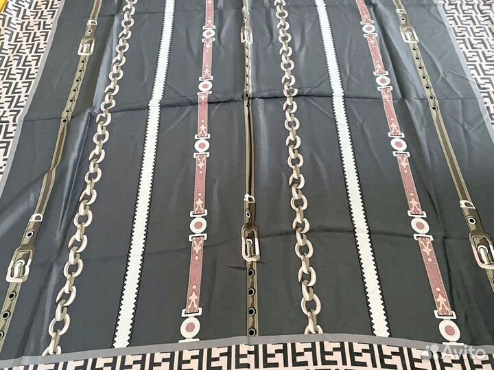 Женский шелковый платок Fendi