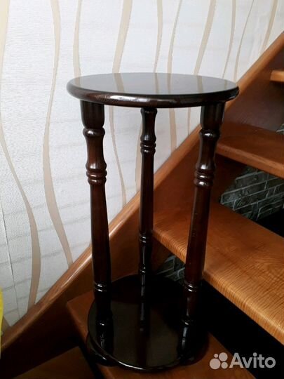 Подставка под цветы и статуэтки