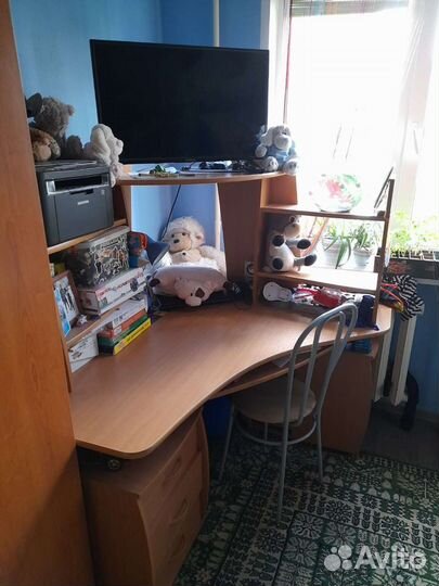 Угловой письменный стол