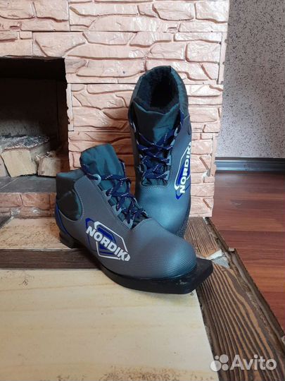 Лыжные ботинки