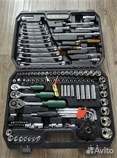 Набор инструментов для автомобиля