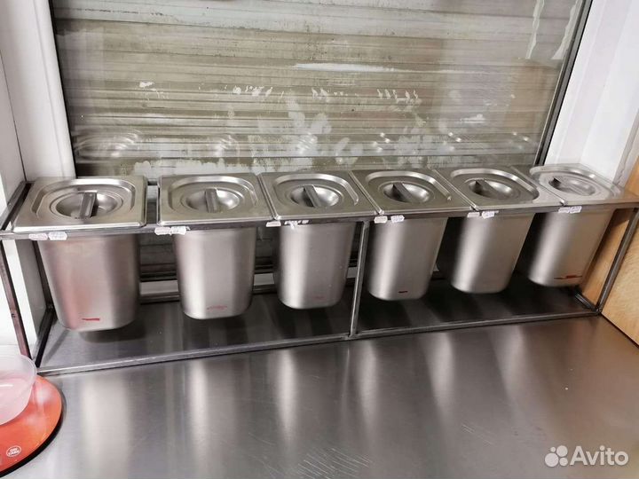 Гастроемкости с крышками и подставкой