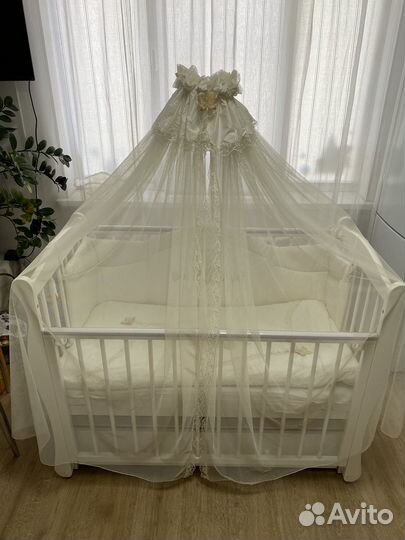 Детская кроватка с поперечным маятником