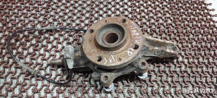 Кулак поворотный правый партнер Peugeot Partner