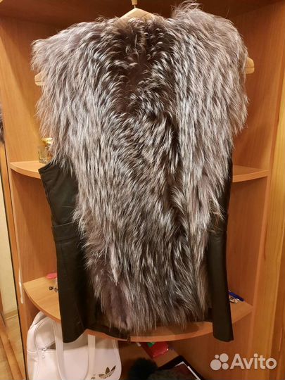 Жилет из меха чернобурки