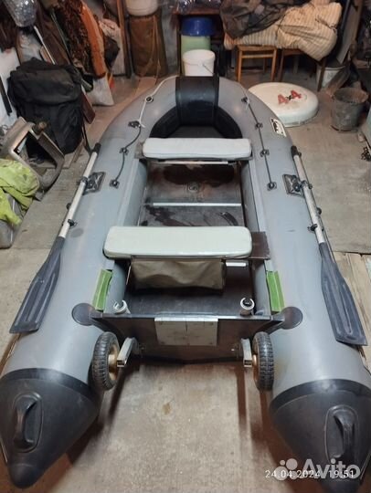 Продаю б/у лодку Пеликан 310