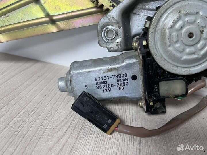 Задний стеклоподъёмник прав/левый Nissan March K11