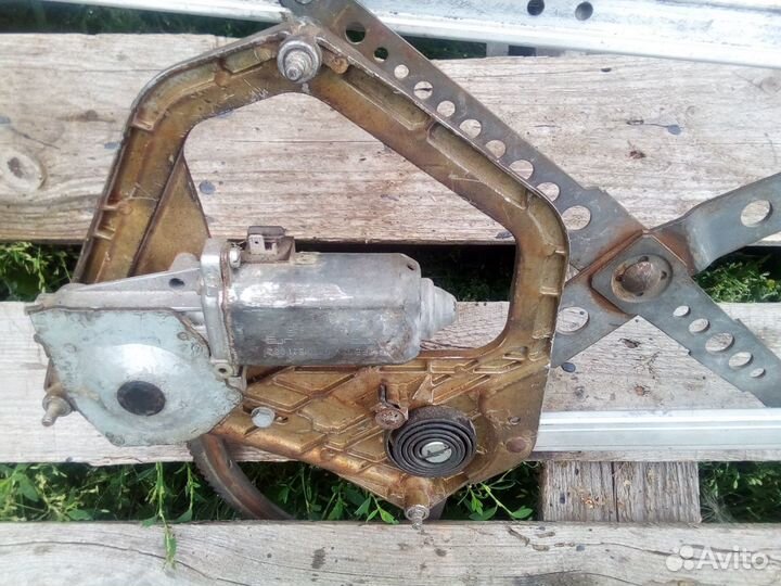 Стеклоподъемник BMW е-34