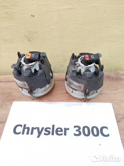 Фара противотуманная Chrysler 300C, 2006г