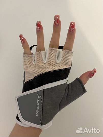 Спортивные перчатки