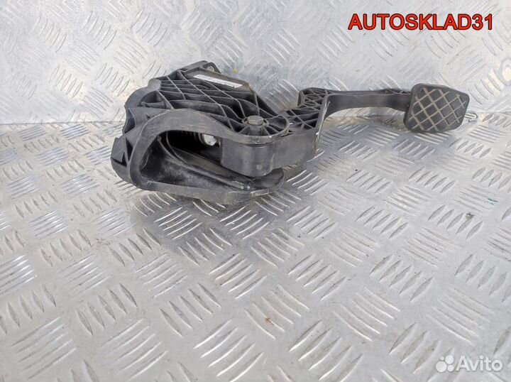 Педаль сцепления Volkswagen Touran 1T1721059BH